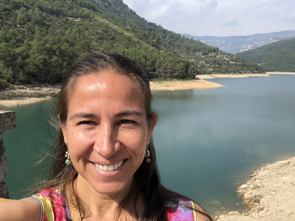cathyniezen's tweet photo. La mejor manera de desarrollar nuestro poder sagrado es dándolo en servicio a los demás. Mientras más ayudamos, más nos ayudamos a nosotros mismos a desarrollarlo. Es maravilloso tener tantos espejos, gente maravillosa que se para frente a nosotros a enseñarnos quienes somos.  ❤️ https://t.co/LygTVgnhcr