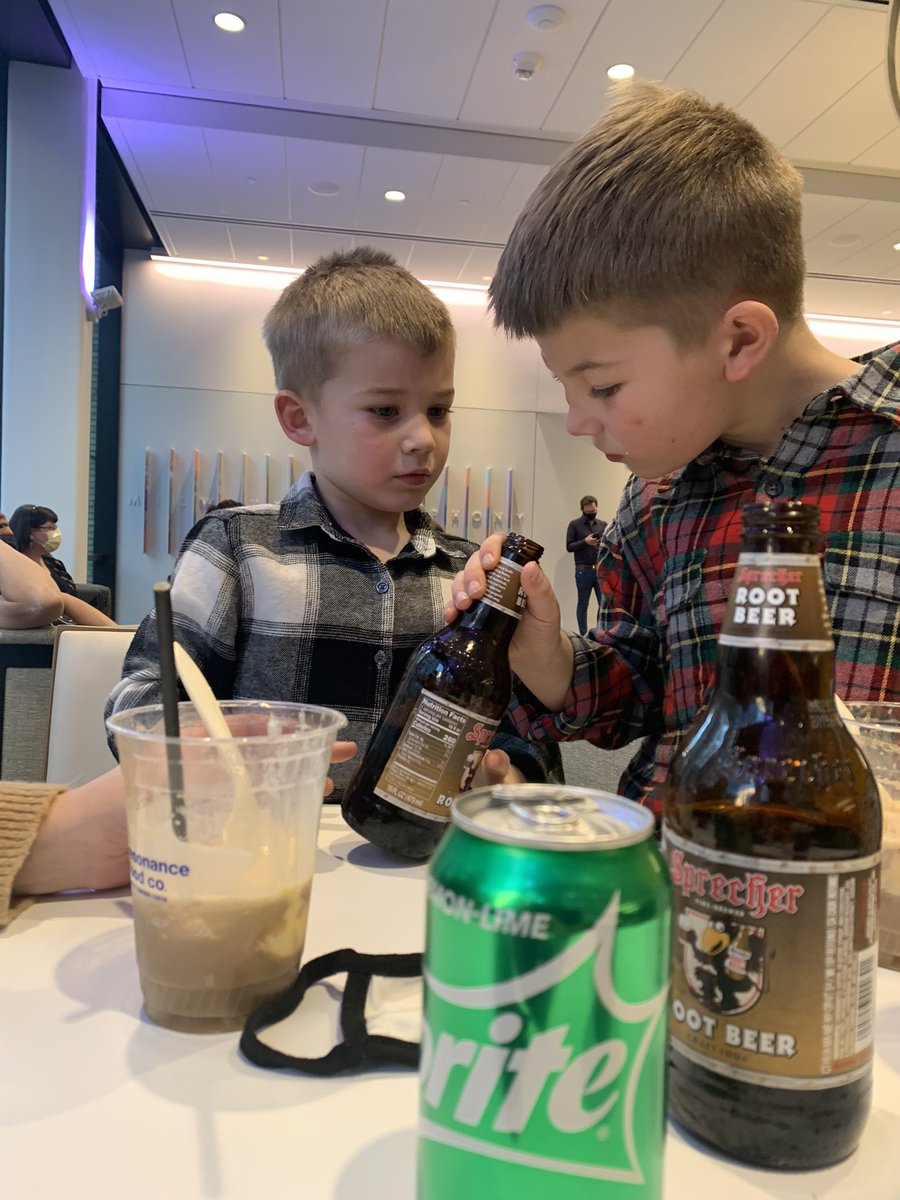 RyanThompson's tweet photo. “Is this where dreams come from?” “I dunno bro, let me check!” #wisconsons #sprechersunday #sprechersquad @msomusicians @MilwSymphOrch @sprecherbrewery @starwars #happylifeday #holidays #mke https://t.co/qKODsSUOi3