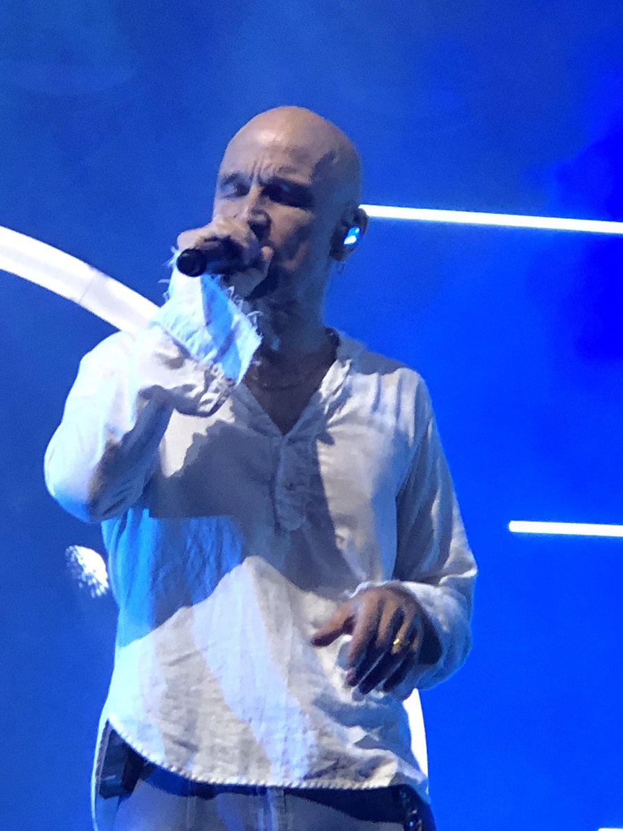 antrdav's tweet photo. @RealTimBooth Just arrived home from your Cardiff gig, my first ever @wearejames gig and OMG what an increadible experience! 🥰 literally front row and we all felt the love! 🏴󠁧󠁢󠁷󠁬󠁳󠁿 https://t.co/kCCbEQtjnk