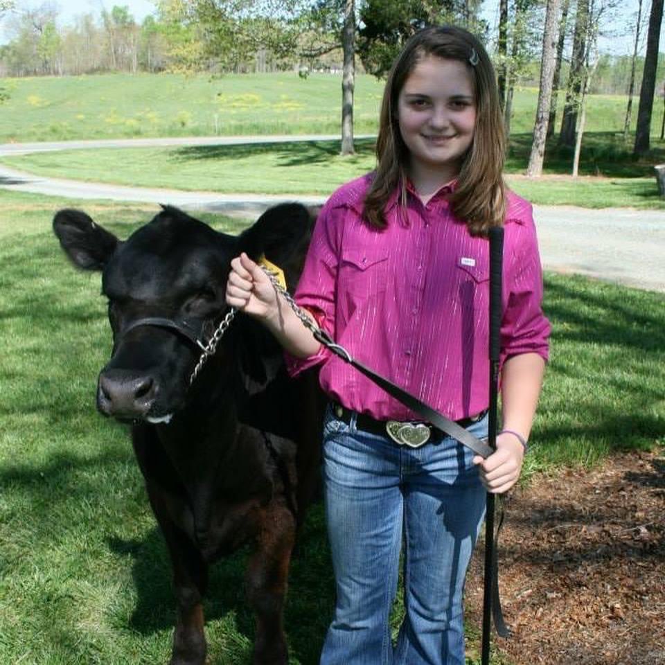 kaylyngroce's tweet photo. Do you have something or someone who made an large impact on your life? I sure do, her name was Helga, my first bottle calf. I got the call this afternoon that after 19.5 years (you read that right!!) she is grazing greener pastures. She taught me many lessons I’ll always cherish https://t.co/23zDPhdJMQ