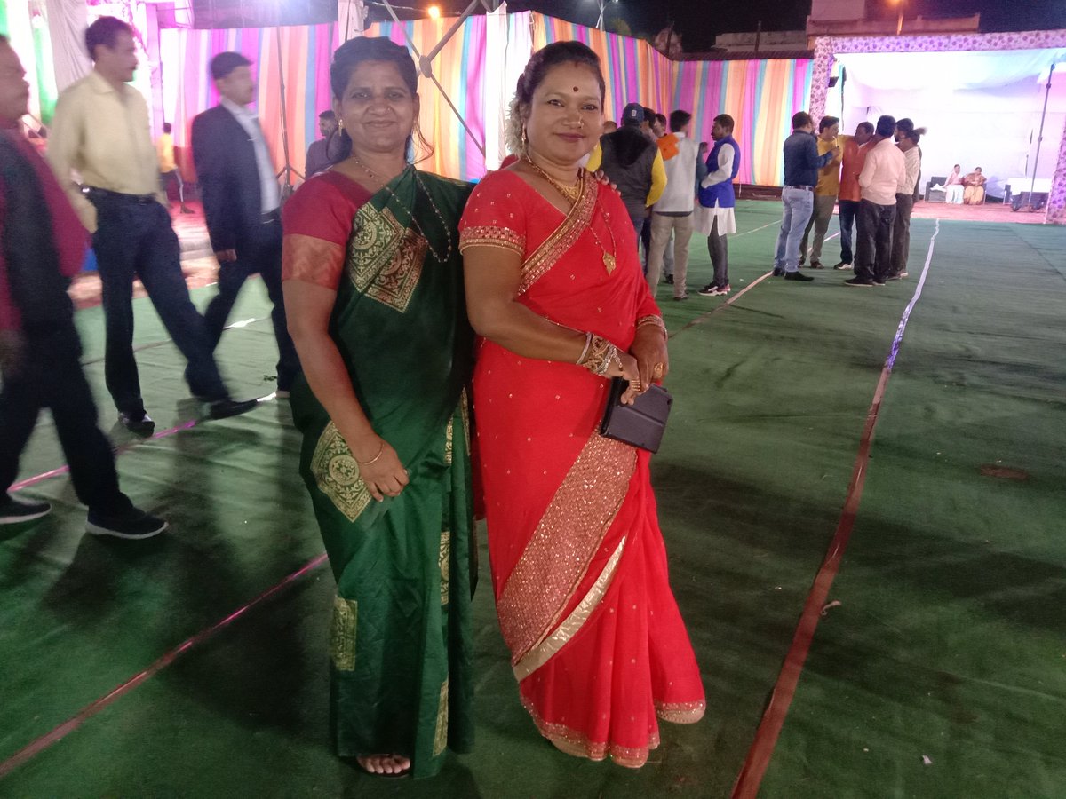 tamo_urmila's tweet photo. बड़े भैया श्री धीरेन्द्र प्रताप जी जिला महामंत्री दंतेवाड़ा की बिटिया शिखा की शादी समारोह में श्रीमती कमला विनय नाग जी पूर्व जिला पंचायत अध्यक्ष एवं प्रदेश कार्यसमिति सदस्य के साथ एक यादगार तस्वीर।
#happyweeding #Dantewada #family https://t.co/IOa6tG3aJl