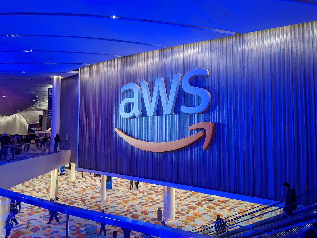 davestephens's tweet photo. Required "I'm at Re:invent donchaknow!" photo https://t.co/i8YLjLmFv0