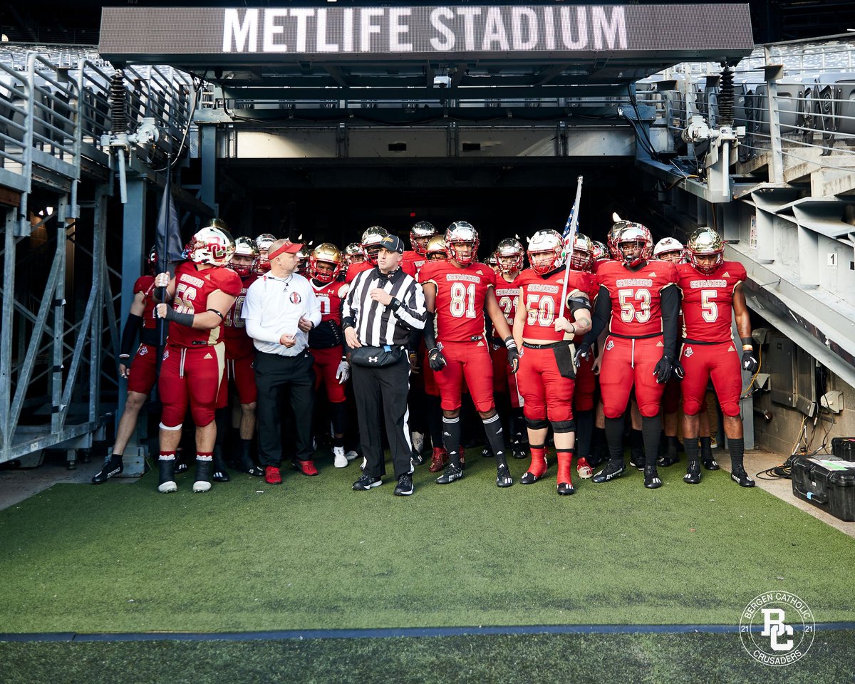 QuentinLane6's tweet photo. We walked into the doors of Bergen Catholic knowing that this day would eventually come and through all the trials and tribulations, we turned our dreams into reality. Blessed to be a part of the best team, school, and program a man could ask for. OFFICIALLY STATE CHAMPS 💍❤️ https://t.co/o4uRFSPmZf