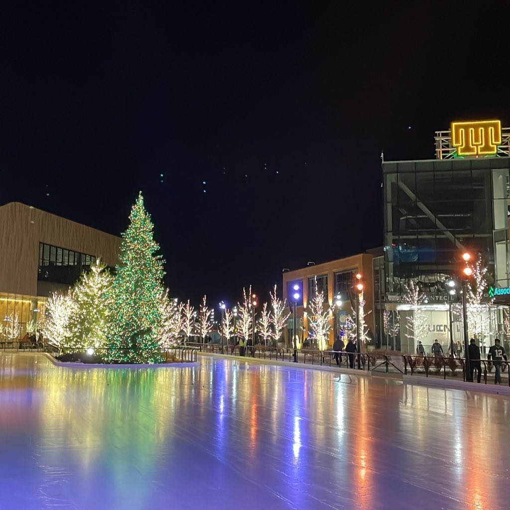 titletown's tweet image. Light it up green &amp;amp; gold for the @packers win!! #GoPackGo