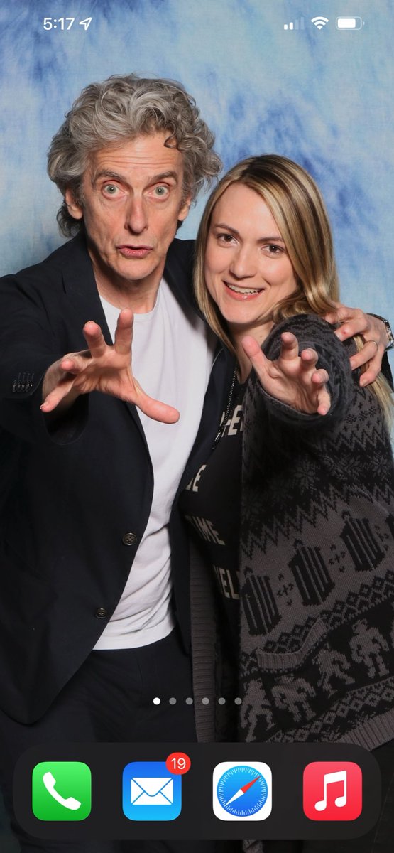 theBianca_B's tweet photo. Six years since #HeavenSent !! That episode make me feel all the feels. #12thDoctor is my favourite!! #HellOfABird !! #PeterCapaldi will forever be my home screen. #DoctorWho https://t.co/mbUGiA7nkn