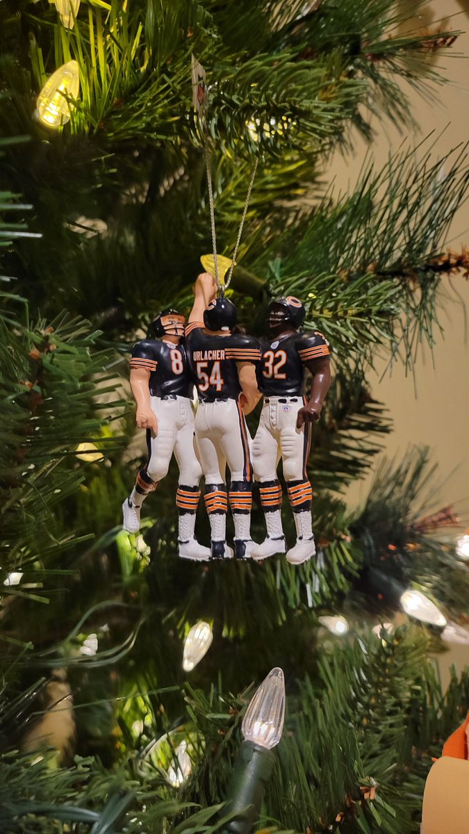 Time once again for the greatest ornament ever! Cedric Benson (RIP), Brian Urlacher, and Rex Grossman. https://t.co/iJwHul9Gag
