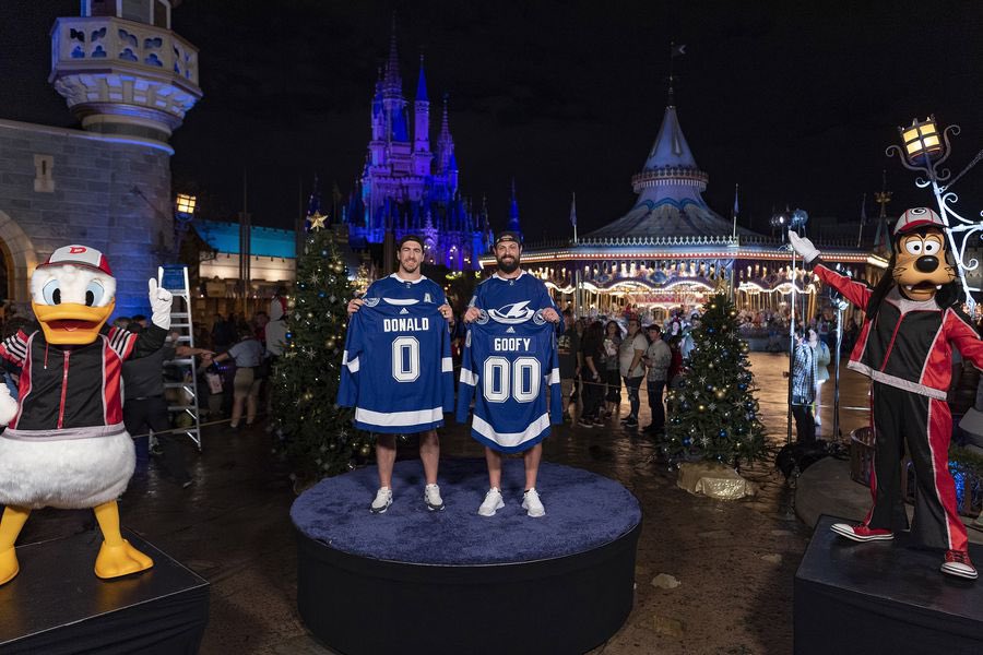 laughingplace's tweet photo. Goofy and Donald were just named honorary members of the #StanleyCup winning #TampaBayLightning by #RyanMcDonagh and #ZachBogosian during the #DisneyHolidayCelebration on #ABC, with a little help from #ESPN too! https://t.co/mIkC5GVQFO