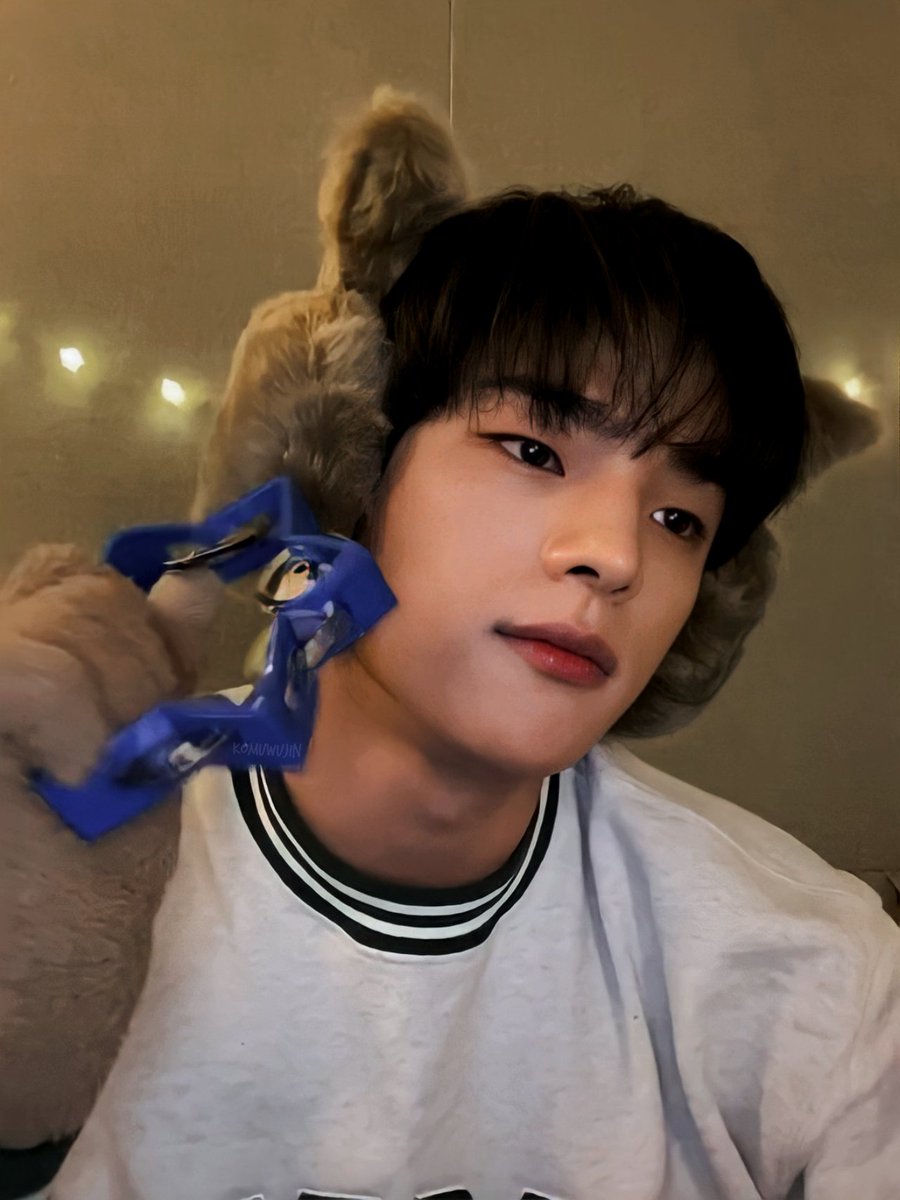 komuwujin's tweet photo. 211129 🐻🎸
#คิมอูจิน #KIMWOOJIN #김우진 #キムウジン https://t.co/s97Ahg2rNk
