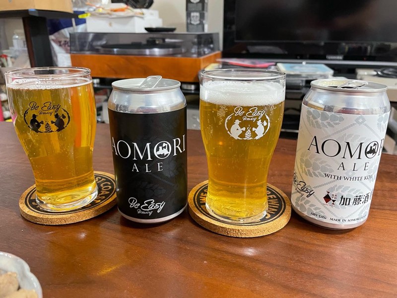 mochiDisco's tweet photo. #aomoriale の白と黒。
#whitekojiver とは白麹使っただけしか違いないらしいが、重さも味わいもだいぶ違うのよ。面白いね。温度上がるとまた白は余計に重さが来ますしね。ちゃんとグラスも白と黒。#beeasybrewing #beeasy
#aomori #hirosaki #beer #craftbeer #beerstagram https://t.co/wyFjYxibbv