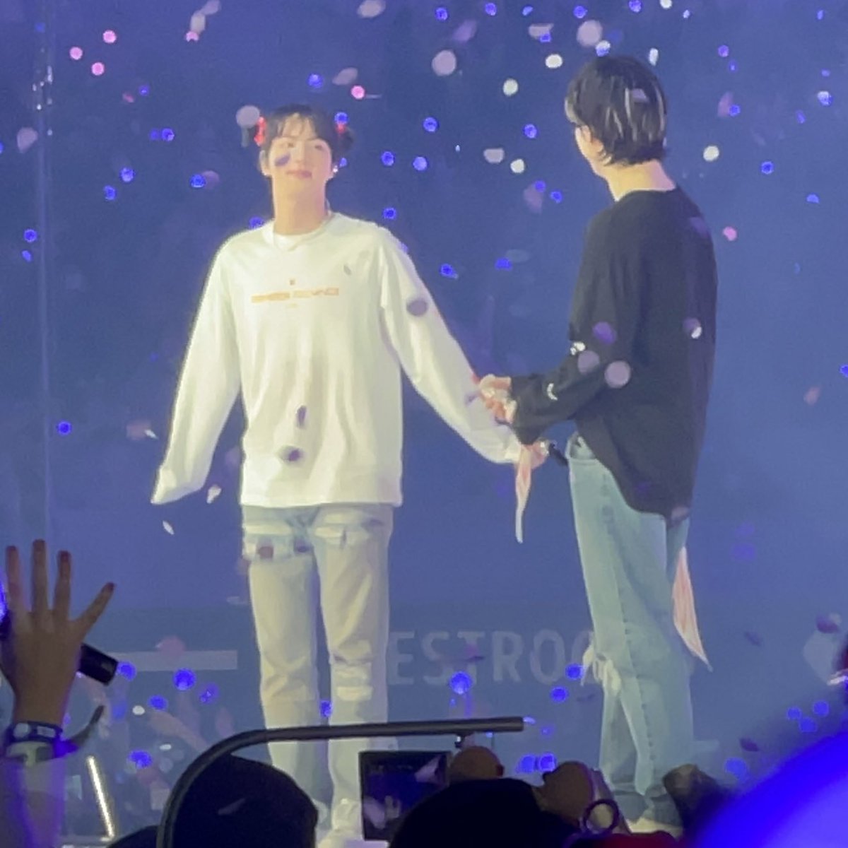 jinshour's tweet photo. brb crying https://t.co/wK9eSTFpap