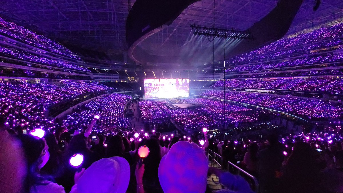 melodee99's tweet photo. Wow!
Too many buttons night had A LOT of amazing surprises.
#BTS #PTD_ON_STAGE_LA_Day2 #PTD_ON_STAGE_LA #BTSARMY #TooManyButtons https://t.co/eLeORBNmuk