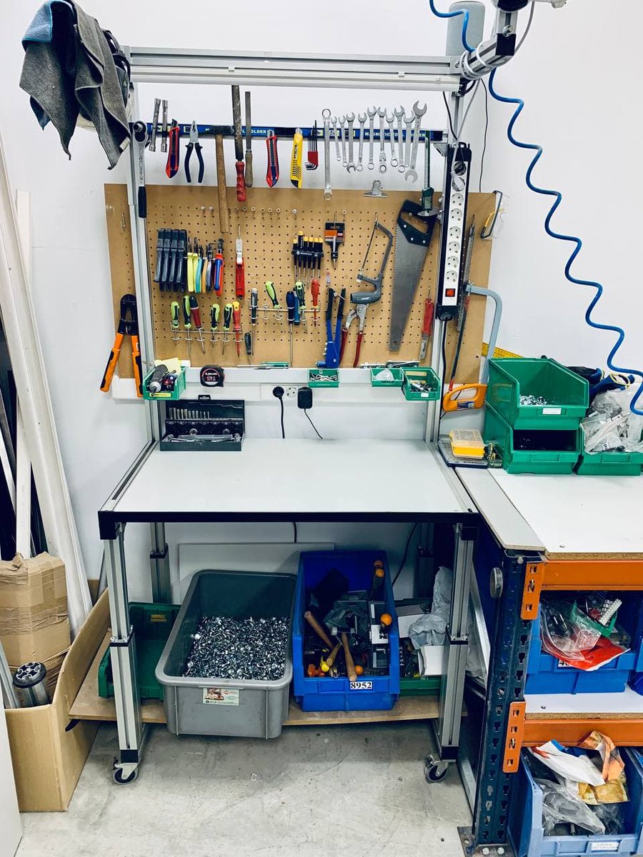 SelecticaES's tweet photo. La reorganización de espacios de trabajo es algo necesario así que hemos decidido hacer una puesta al día de toda la zona del #taller. Ya que ¿de qué sirve contar con unas buenas herramientas si luego no las encuentras? 😂 Así, con todo en su sitio, da gusto trabajar 😀 https://t.co/WWJYZagfGa