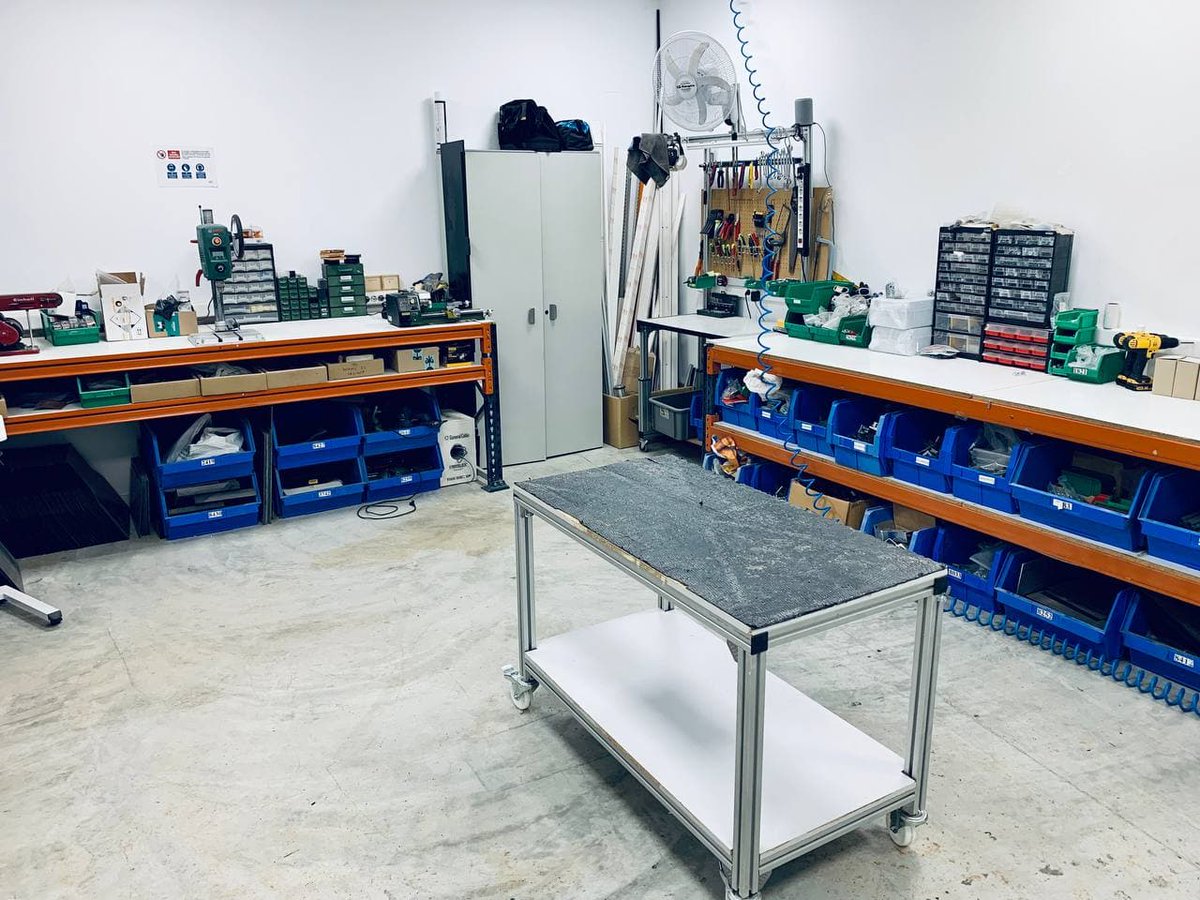 SelecticaES's tweet photo. La reorganización de espacios de trabajo es algo necesario así que hemos decidido hacer una puesta al día de toda la zona del #taller. Ya que ¿de qué sirve contar con unas buenas herramientas si luego no las encuentras? 😂 Así, con todo en su sitio, da gusto trabajar 😀 https://t.co/WWJYZagfGa