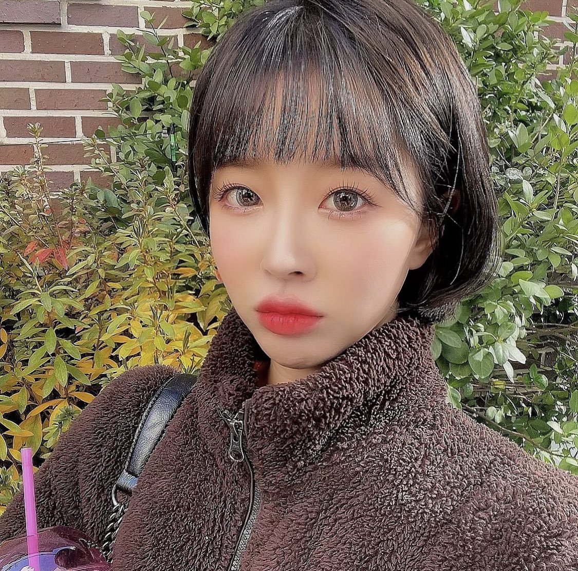 MANITOofficial's tweet photo. 요즘 최애 뽀글이와 함께 🤎🧸🤎
저희는 새로 창간하는 PMK 매거진 촬영을 다녀왔습니다 :)

#Manito #Annie #Kpop #마니또 #애니 #뽀글이 #selfie https://t.co/eGWBfcll5O