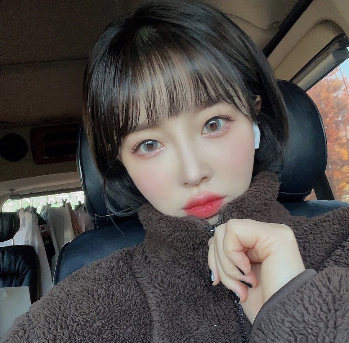 MANITOofficial's tweet photo. 요즘 최애 뽀글이와 함께 🤎🧸🤎
저희는 새로 창간하는 PMK 매거진 촬영을 다녀왔습니다 :)

#Manito #Annie #Kpop #마니또 #애니 #뽀글이 #selfie https://t.co/eGWBfcll5O