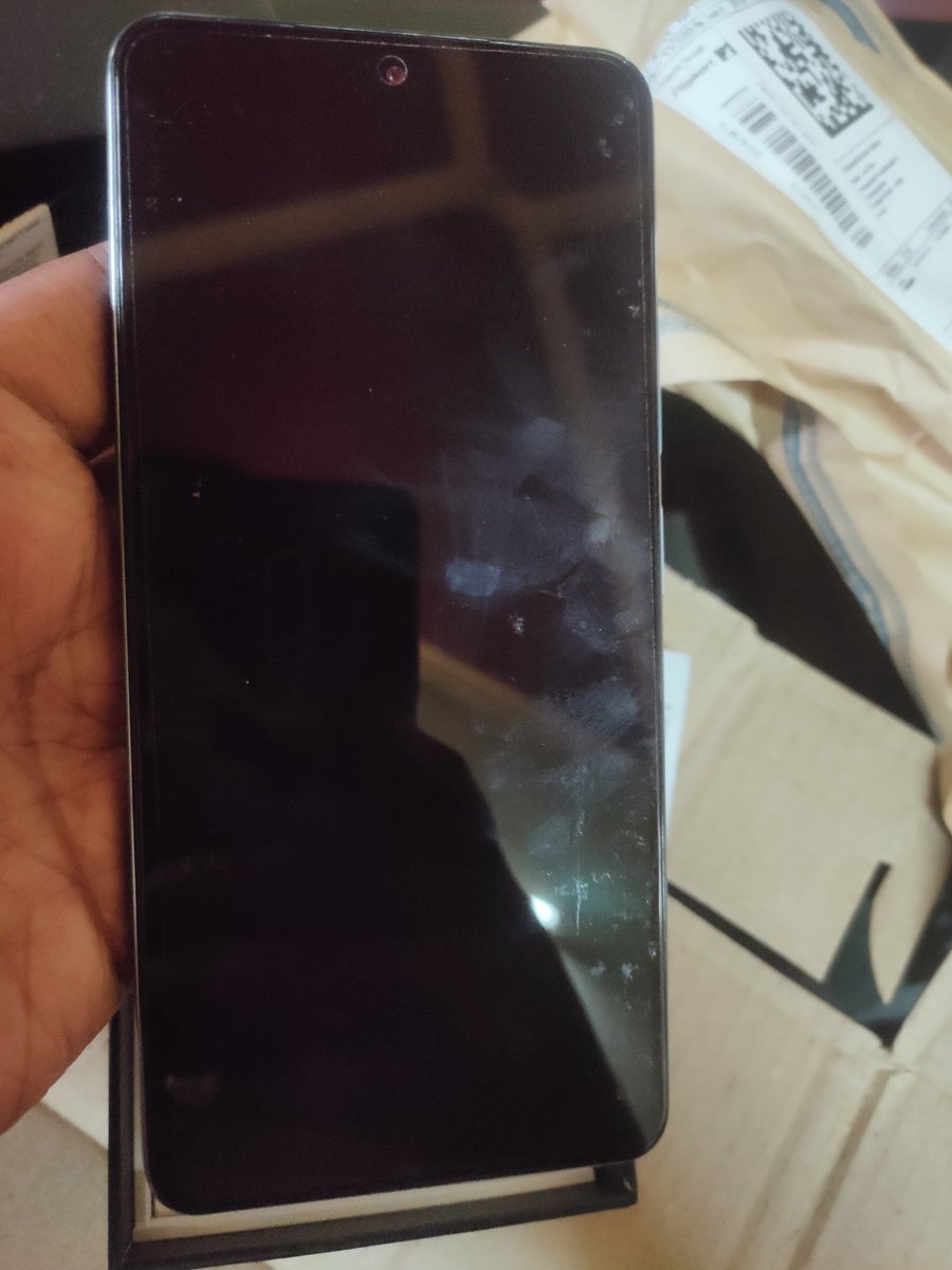 naruto06088004's tweet photo. @MiIndiaSupport @flipkartsupport This is the Mi 11x i received today from Flipkart. Seal is broken and the box and phone is full of fungus. https://t.co/HvJooJD59g