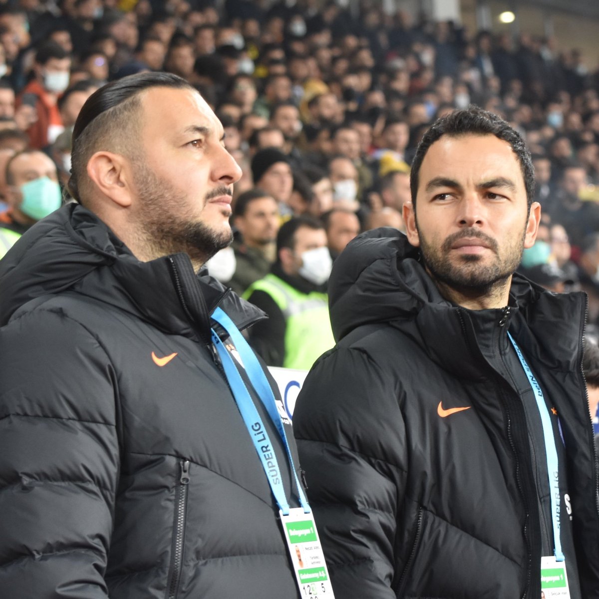 sporarena's tweet photo. Uğur Meleke: "Terim, 65’te Konyaspor ilk ve Göztepe ikinci devresinde denediği ayarlarına döndü. Ön libero çıkardı, santrforu ikiledi. Galatasaray son yarım saati ceza alanında daha çok kalabalıklaşarak oynadı. Yetmedi. İlk yarıyı tamamıyla boşa harcadı zira..."
#YMSvGS https://t.co/3Guw3H2hkJ
