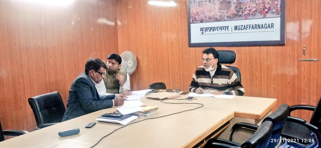 DmMuzaffarnagar's tweet photo. विधानसभा निर्वाचन क्षेत्रों की निर्वाचक नामावलियों का संक्षिप्त निरीक्षण-2022 से संबंधित विभिन्न बिंदुओं पर भारत निर्वाचन आयोग के सेकेट्री जनरल श्री उमेश सिन्हा जी की अध्यक्षता में वीडियो कॉन्फ्रेंसिंग के माध्यम से जनपद की समीक्षा की गई।
@UPGovt @ECISVEEP @CMOfficeUP https://t.co/lAwP0A4d1O