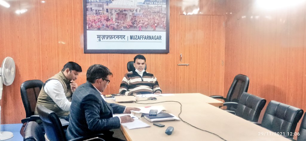 DmMuzaffarnagar's tweet photo. विधानसभा निर्वाचन क्षेत्रों की निर्वाचक नामावलियों का संक्षिप्त निरीक्षण-2022 से संबंधित विभिन्न बिंदुओं पर भारत निर्वाचन आयोग के सेकेट्री जनरल श्री उमेश सिन्हा जी की अध्यक्षता में वीडियो कॉन्फ्रेंसिंग के माध्यम से जनपद की समीक्षा की गई।
@UPGovt @ECISVEEP @CMOfficeUP https://t.co/lAwP0A4d1O
