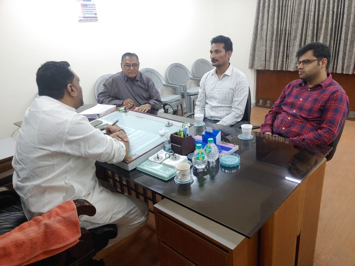 Kiritbhai_Patel's tweet photo. આજ રોજ જૂનાગઢ જિલ્લા સહકારી બેંક લી. @JDCCBank  મેઇન  બ્રાન્ચ ખાતે નાબાર્ડ ના ઇન્સ્પેકટિંગ ઑફિસર શ્રી નીરજકુમાર સિંગ સાહેબ ની ઉપસ્થિતિમાં બેન્કના ઇન્સ્પેકસન બાબતે ચર્ચાઓ કરી માહિતી મેળવેલ હતી.
#JDCCBank  #Junagadh https://t.co/jVkTX8knd6