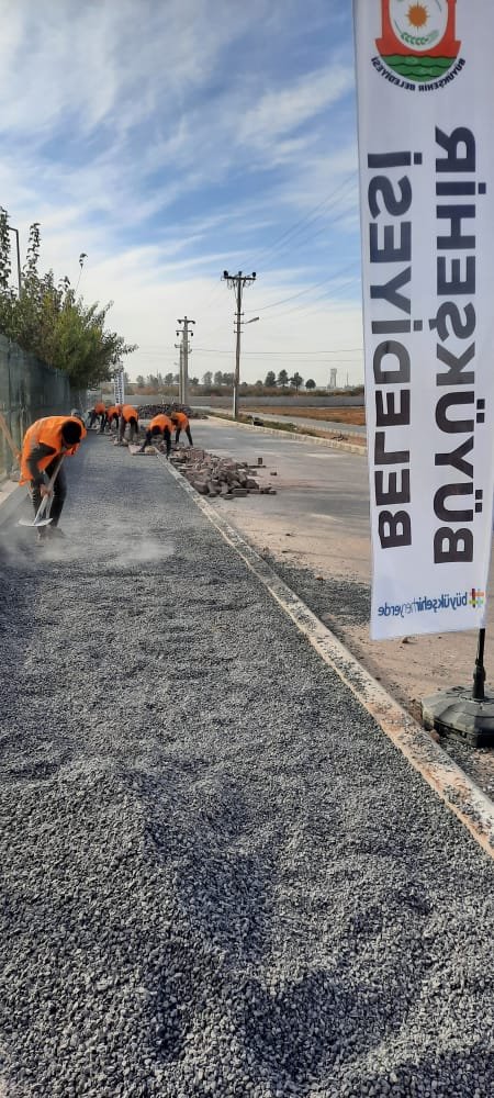 Kış öncesi hazırlıklarımız #Akçakale'de devam ediyor🚧

Kent estetiğine uygun olmayan, tahrip olmuş kaldırım, refüj ve yürüyüş yollarında bakım - onarım çalışmalarımız tamamlanıyor.