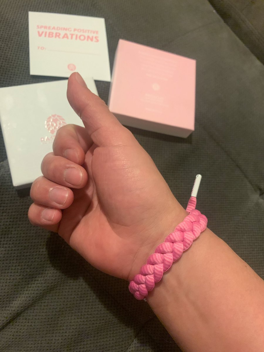 rainrdizon's tweet photo. Whatโs up #kakampink #kakampinks!? Legit rastaclat bracelet for Php1200. Free shipping Cavite area. Grandma @Dwarrior_granny already got hers. Grab yours now, only 5 bracelets are available. ๐๐ #SpreadingPositiveVibrations https://t.co/2mmsijMXXQ