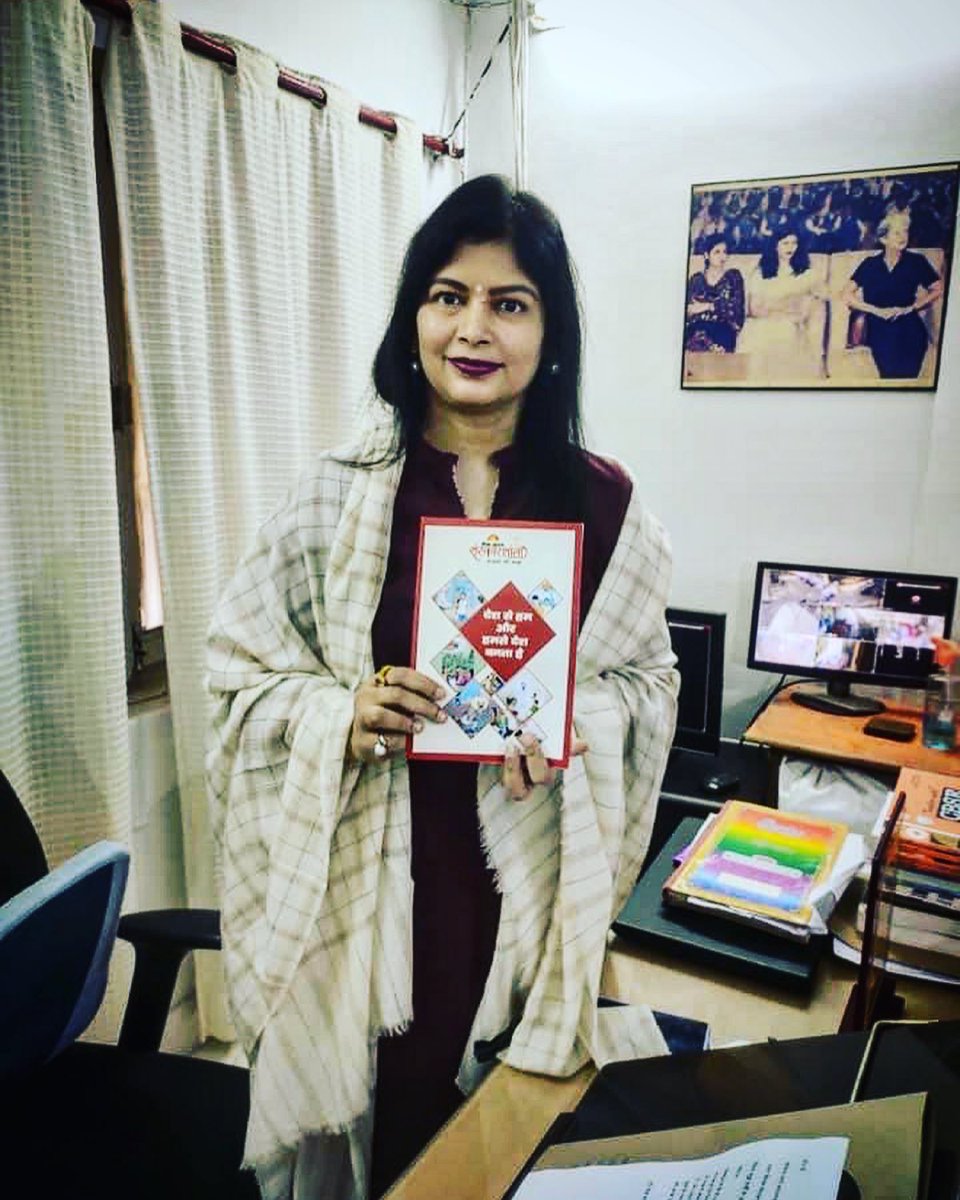DJSanskarshala's tweet photo. दैनिक जागरण संस्कारशाला स्मृति चिन्ह के साथ प्रिंसिपल स्प्रिंगर लॉरेटो गर्ल्स स्कूल, गोरखपुर।

#dainikjagran #jagransanskarshala #Gorakhpur https://t.co/uxfd0SZ1Cg