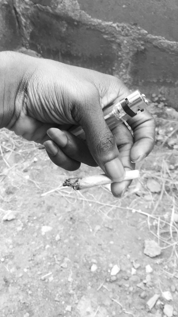 BlackTechie420's tweet photo. The streets ain’t real, so I placed a mirror ahead of me... when life hits real, I’ll be the one clapping for me 🖤💯
#CannaWay #EndSars #Mmemberville #KeepitOn https://t.co/yeBHnICtJR