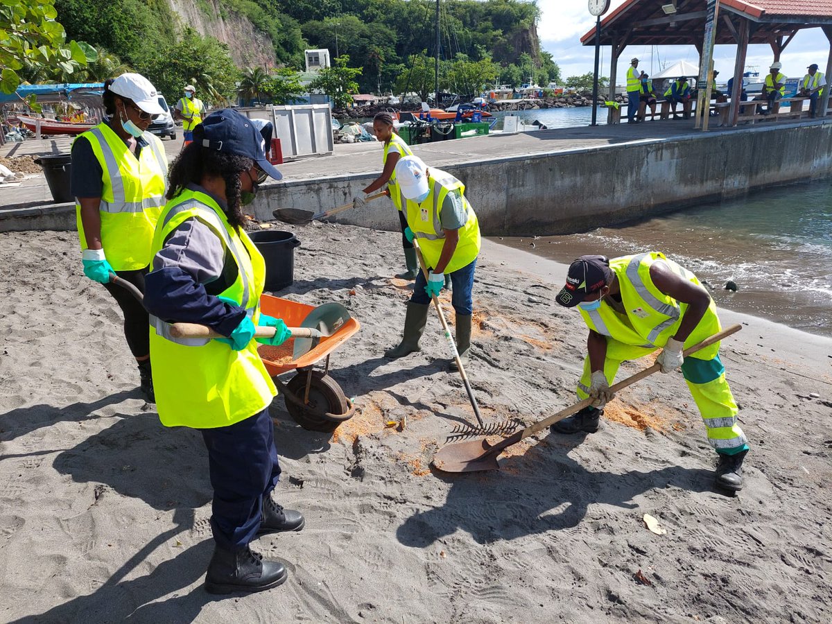 CedreBrest's tweet photo. Du 3 au 10 nov nous étions en #Martinique à @fdfville pour 1 #exercice Etat-Major avec les services de @Prefet972 et l’appui du #PNE et des #PharesetBalises, 1 #formation à destination des collectivités à @VCasePilote suivie d’1 exercice terrain
#lutteantipollution #polmar https://t.co/kcbIGUxtyt