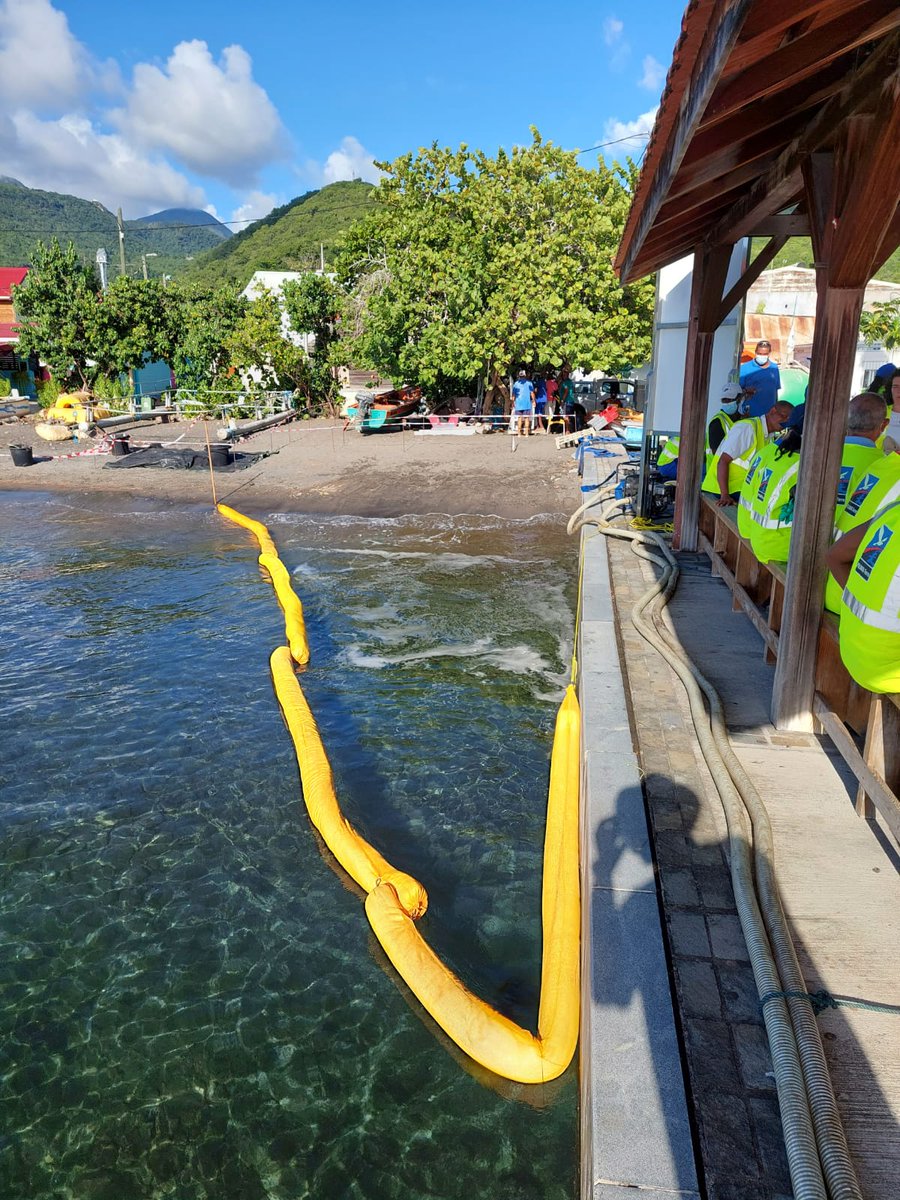 CedreBrest's tweet photo. Du 3 au 10 nov nous étions en #Martinique à @fdfville pour 1 #exercice Etat-Major avec les services de @Prefet972 et l’appui du #PNE et des #PharesetBalises, 1 #formation à destination des collectivités à @VCasePilote suivie d’1 exercice terrain
#lutteantipollution #polmar https://t.co/kcbIGUxtyt