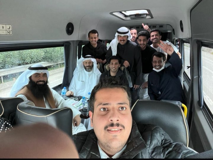 بعد سنوات من الظلم والإقصاء والشوق، نعود اليوم إلى كويت الخير وشعبها العزيز الأبي
#مرفوعين_الرأس

#فيصل_المسلم
اليوم #الاثنين_موعدنا_بخيطان