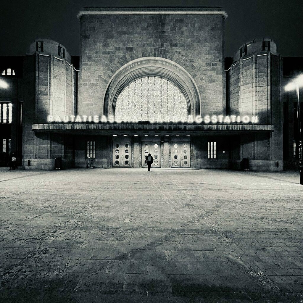 Morning rush #centralrailwaystation #helsinki #finland #winter https://t.co/EoOkg6bDBY #instagram https://t.co/7mASNNy43M