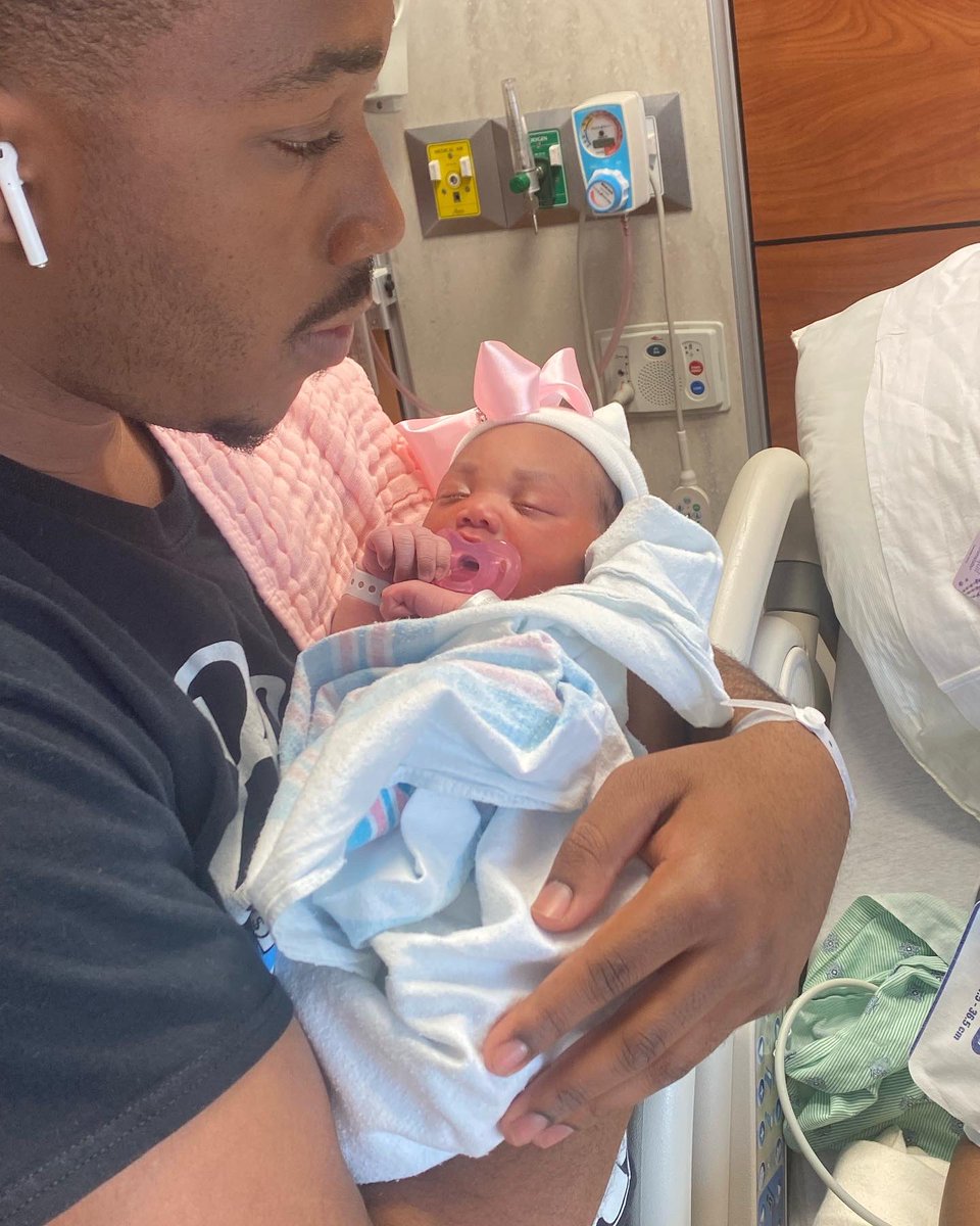 _hotboyydre's tweet photo. On this day, at 10:52am my daughter Amarie D’nae Fontenette arrived in the world. Mommy and daddy have been waiting for you since the moment we found out you were coming. It’s truly a different experience 💜✨ My princess ✨💜 https://t.co/aRAT2F7ds0