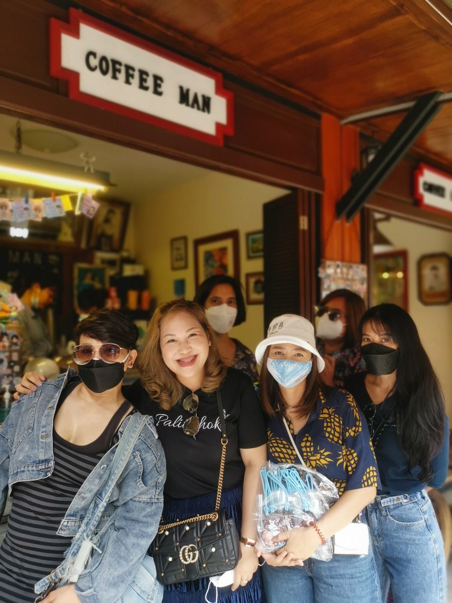 naddnokk's tweet photo. ขอบคุณเน้อ @viskyone แตงกิ้วทุกอย่างที่ตั้งใจทำให้ตลอดมา รัก แต่พูดมากมั่ยดั้ย มันเขิลเว่ย ขอบคุณ @peckpalit ที่ทำให้ได้มาเจอกัน จับมือกันอยู่ตรงนี้ ซพ.น้อลลลไปด้วยกันเน๊าะ ❤️ และลืมไม่ได้ #นารีไล่บี้เฮีย อยู่แทงหลังกันตลอดไปน้าาา 😊😎😏😁 @PuyzAnaka @KunchareeK https://t.co/RURmPPOb24