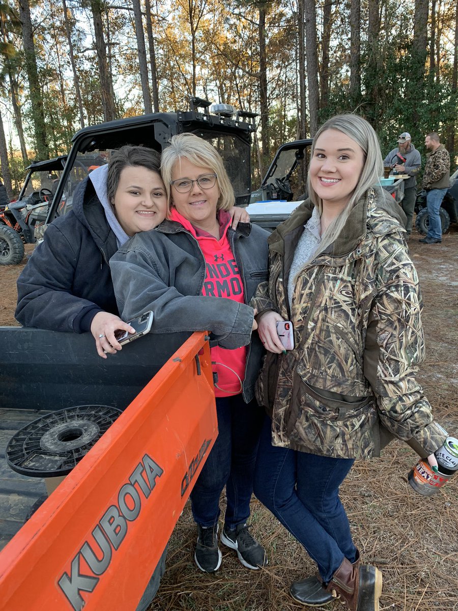 kimcorley_001's tweet photo. River to@eat and then ATV riding with friends! https://t.co/MUNzu7Xo5V