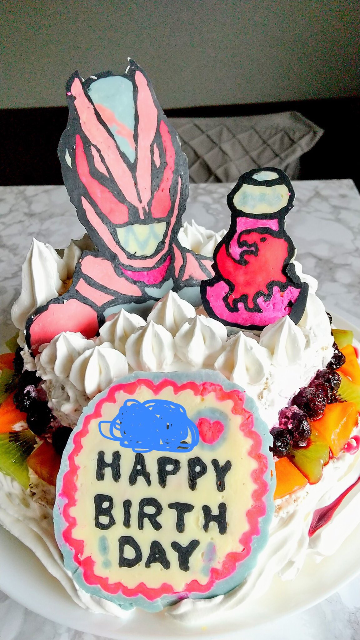Mieto 子供のお誕生日 リクエストの仮面ライダーリバイスケーキ作ってみました チョコペンでお絵描きなかなか楽しかったです リバイス 仮面ライダー 誕生日ケーキ 手作り バースデーケーキ 4歳 おめでとう 手作りケーキ T Co