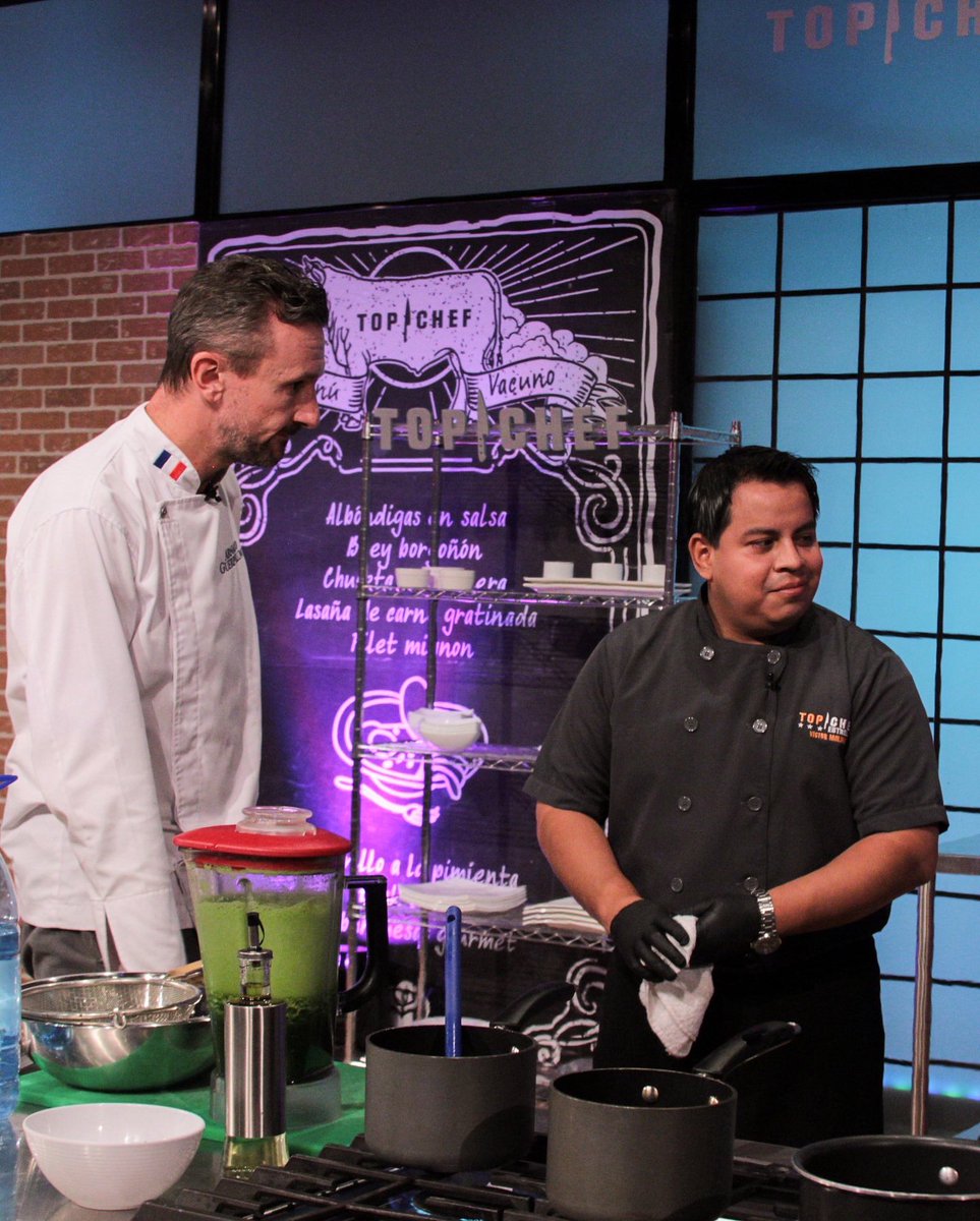 topcheftcs's tweet photo. Hoy los competidores tienen que preparar un platillo con 3 productos típicos de El Salvador y tienen 45 minutos para terminar la prueba 🤯🔥
.
.
.
#topcheftcs #topchefestrellas #topchefelsalvador https://t.co/sZYynkpqMb