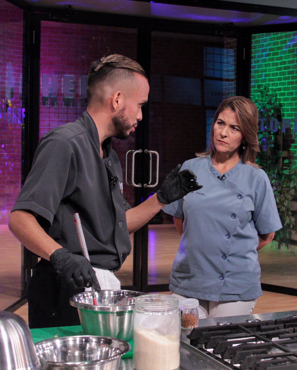 topcheftcs's tweet photo. Hoy los competidores tienen que preparar un platillo con 3 productos típicos de El Salvador y tienen 45 minutos para terminar la prueba 🤯🔥
.
.
.
#topcheftcs #topchefestrellas #topchefelsalvador https://t.co/sZYynkpqMb