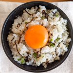 塩昆布&大葉が最高に合う？!お手軽だから朝ごはんにも良さそうな「卵かけご飯」レシピ!