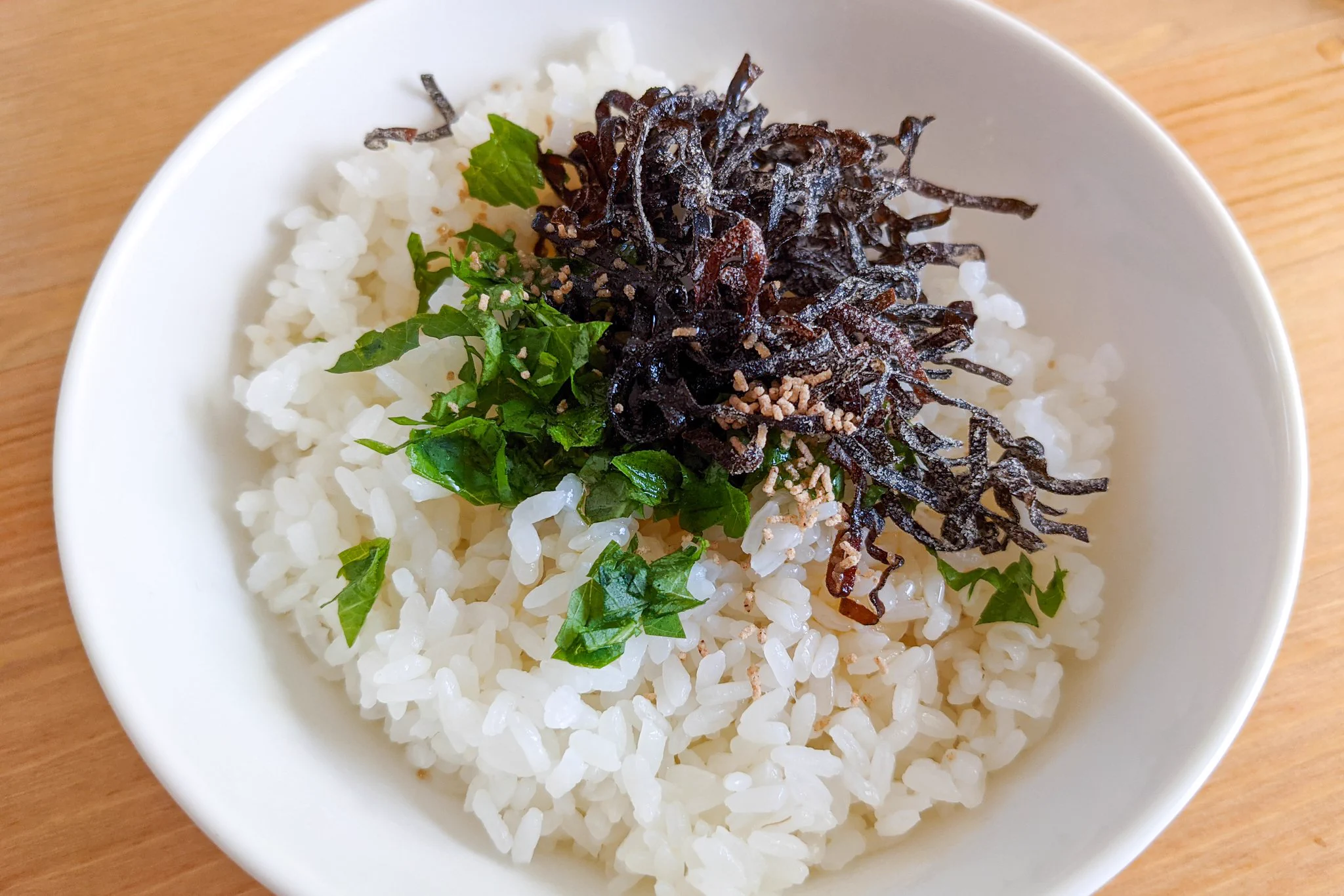 塩昆布&大葉が最高に合う？！お手軽だから朝ごはんにも良さそうな「卵かけご飯」レシピ！