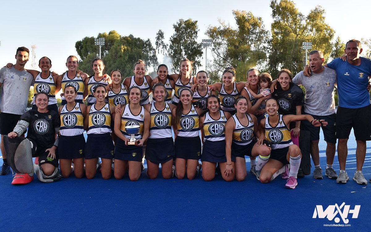 #ClausuraHockey2021

🔵 Tacurú es de Primera 🔝🇸🇪

🟡 El conjunto azulgrana se consagró campeón del torneo de la B y jugará el Apertura 2022 en la máxima categoría.

🔵 En la final le ganó a Obras 1-0 por penales, tras haber igualado 1-1 en el tiempo regular.