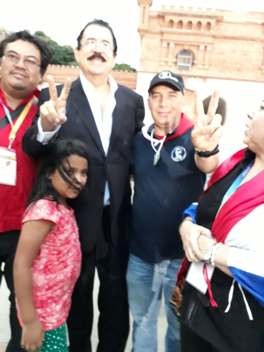 David28356045's tweet photo. !DESDE VENEZUELA SALUDAMOS, DESDE EL COLECTIVO SALVADOR ALLENDE 23 DE ENERO, FELICTAMOS EL TRIUNFO DE LAS GRANDES MAYORIAS DEL PUEBLO HEROICO DE MORAZAN Y DE LA ESPOSA DEL COMPAÑERO MEL ZELAYA, SALUDAMOS LA VICTORIA DE XIOMARA CASTRO 
 ¡QUE VIVA EL PUEBLO DE HONDURAS!"VENCEREMOS" https://t.co/p81HR95ya6
