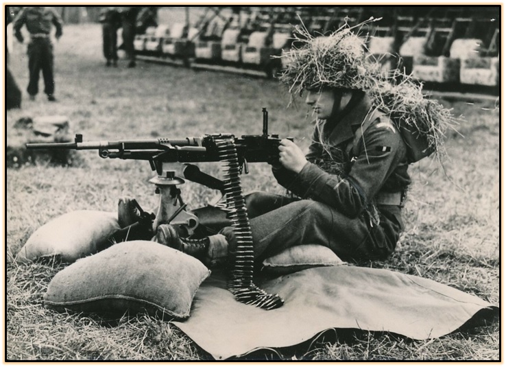 DocStrangelove2's tweet photo. Today's gun is a contender that almost became a country standard. The BSA GPMG. The British general purpose machine gun was designed as a belt fed conversion of the Bren using 7.62 NATO then just adopted. Despite it beating it's competitors it's price would have it lose to FN MAG https://t.co/MAU3e5WIeO