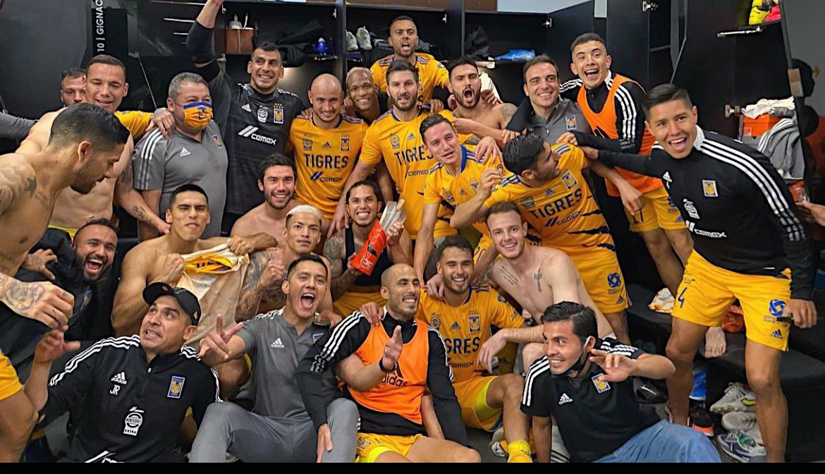 davidayala212's tweet photo. Vamos La U🐯👊🏽👊🏽👊🏽 https://t.co/yHJy8JPA0t