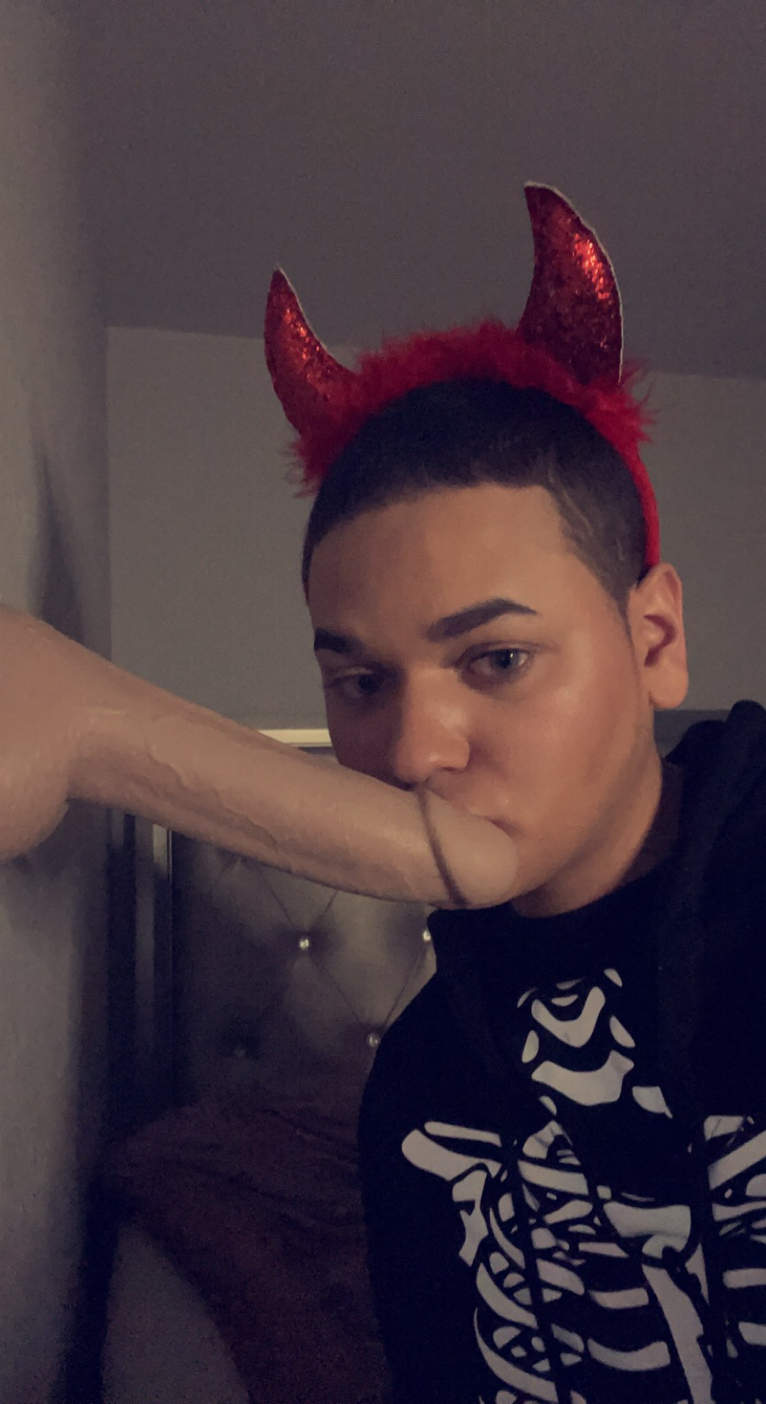 Okay- but this dildo is the size of my entire head ?? https://t.co/d93Q3tM0ef