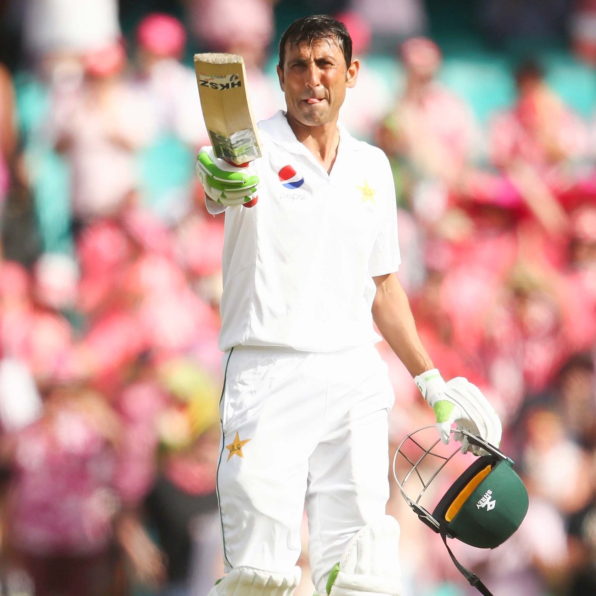 ICC's tweet photo. Pakistan's only player to score over 10,000 career Test runs 😲

34 Test centuries 👏

Happy birthday to the legendary, Younis Khan! 🎂 https://t.co/WKyIMZx5Vv