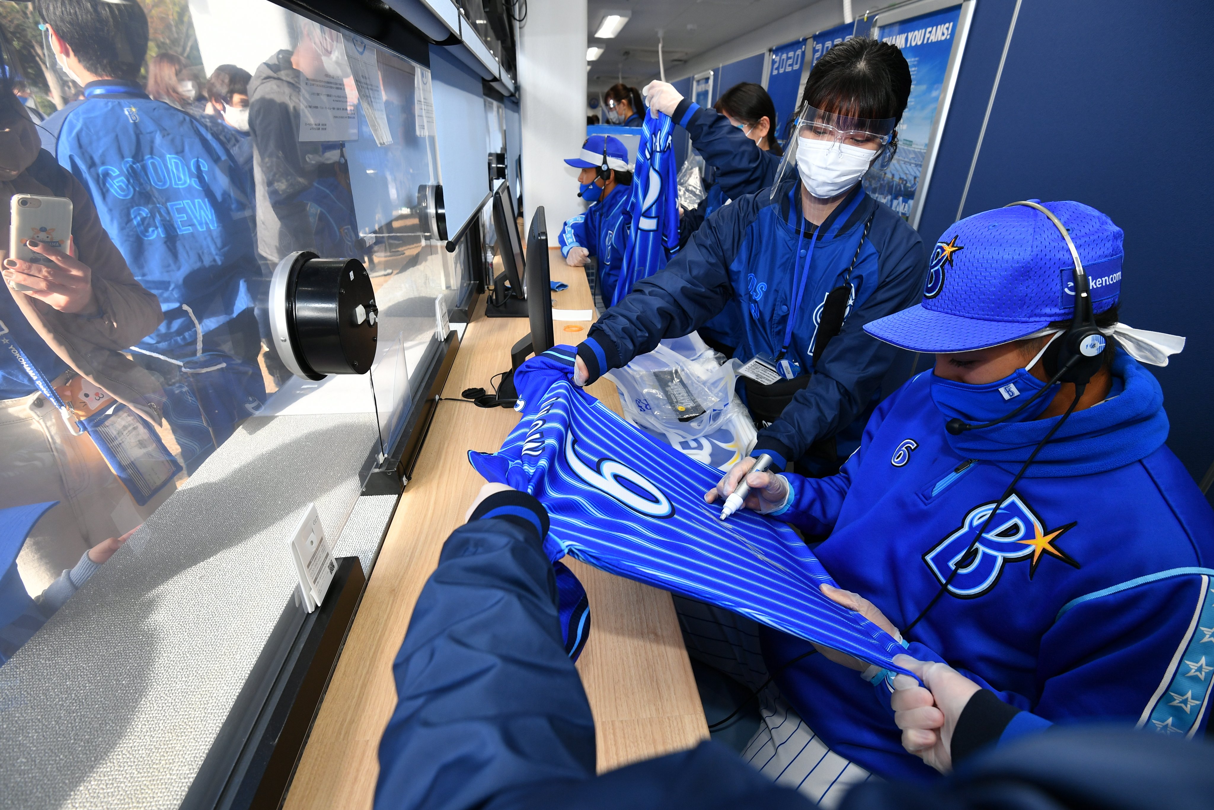 横浜DeNAベイスターズＦＣパッカブルレインコート＋イースタン招待引換券２セット 横浜ベイスターズ 2025ファンクラブ 特典 パッカブル レイン