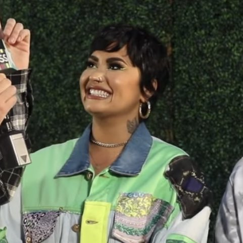 rtflovato's tweet photo. i love this cutie so much they mean the world to me  #WeLoveYouDemi https://t.co/Jo3cnFNjAv