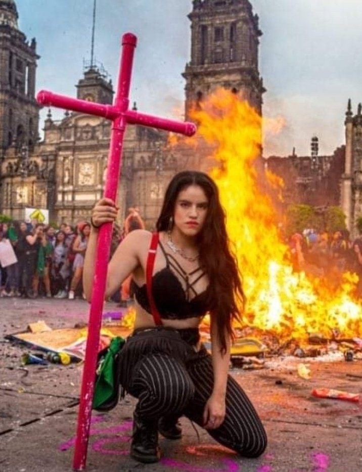Trumperizar's tweet photo. Feministas

   Cuando            /   Cuando feministas
desaparece       /     matan un niño
   una mujer https://t.co/F6hGNsFC7J