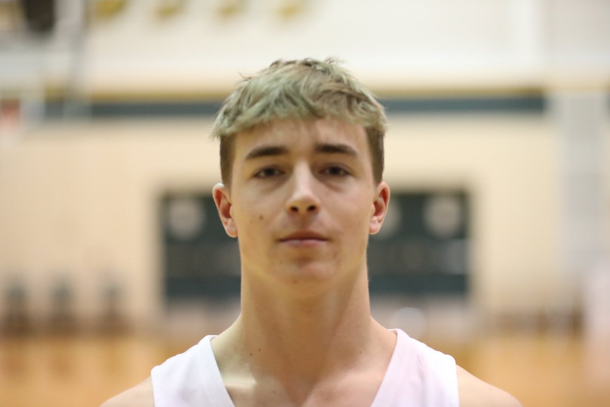 ByHunterTickel's tweet photo. Starting a new # for Drew Howard as I monitor his career scoring amount.
After pouring in 30 in the opener, he surpassed Mike Whalen, Class of 1973, for No. 6 on the Ranger record book.
Drew sits as 1,051, 33 shy of Mike Becher (1975).
FP vs. Bosse at USI on Sat.
#DHtracker https://t.co/aa07euw8UN